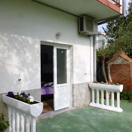 In Starigrad-paklenica 6830 Appartamento *