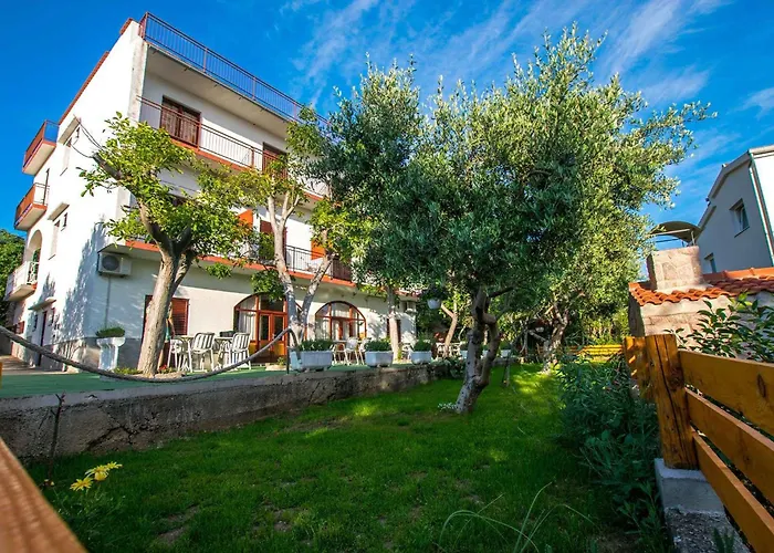 In Starigrad-paklenica 6830 * Starigrad Paklenica