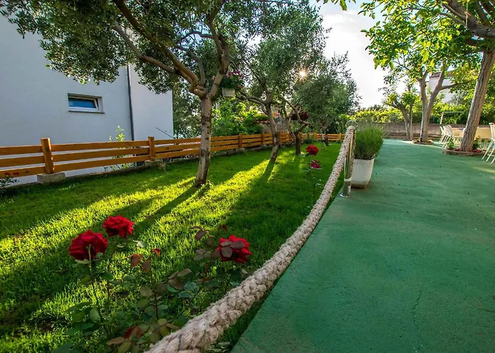 Appartamento In Starigrad-paklenica 6830 *