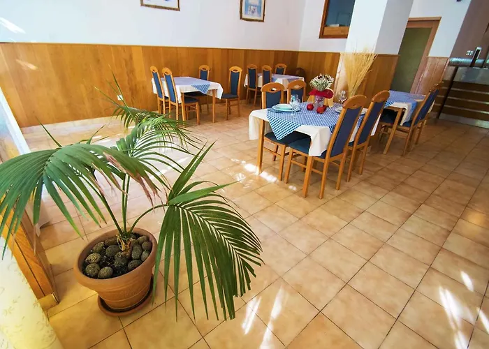 In Starigrad-paklenica 6830