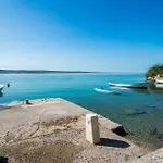 In Starigrad-paklenica 6830