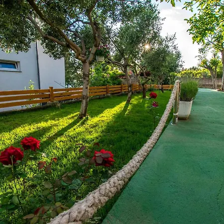 Apartament In Starigrad-paklenica 6830 *