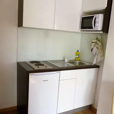 In Starigrad-paklenica 6830 Apartment