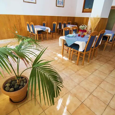 In Starigrad-paklenica 6830