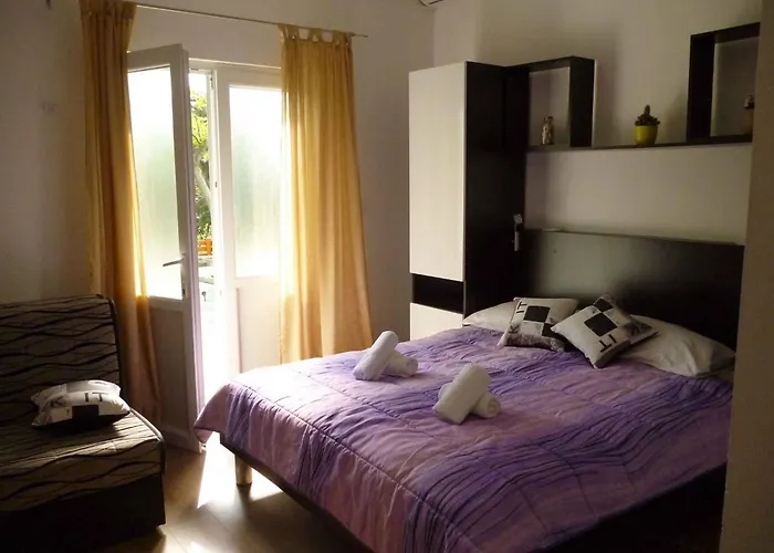 Apartament In Starigrad-paklenica 6830 *