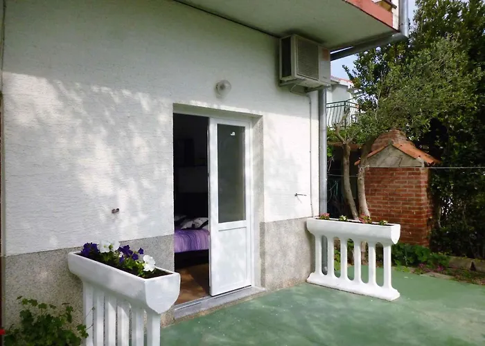In Starigrad-paklenica 6830 Apartament *